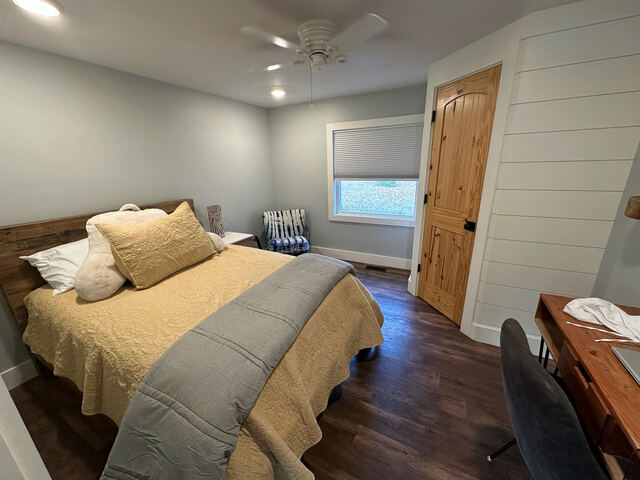 Bedroom with neutral linens and ceiling fan