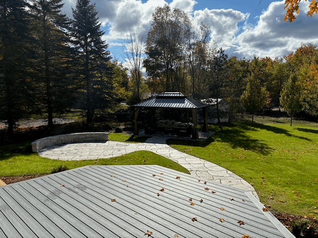 The Northern Nook cabin and yard
